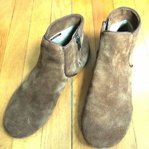 Vivobarefoot Gwen Slip On Ankle Boot, unworn